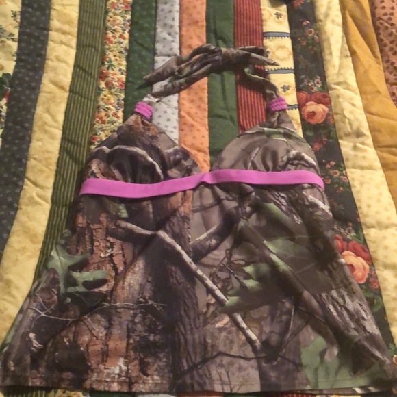 Women’s M Swim Top - Picture 1 of 3